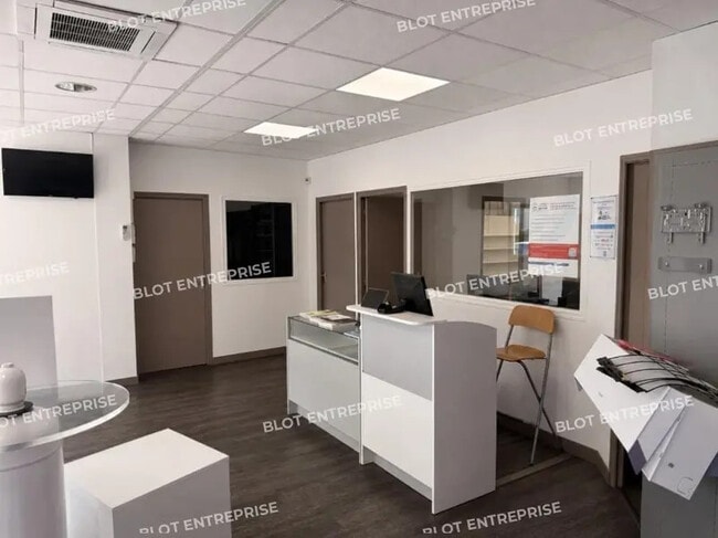Plus de détails pour Local d’activités à vendre