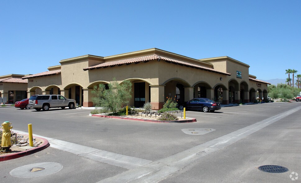 77760 Country Club Dr, Palm Desert, CA à louer - Photo de l’immeuble – Image 3 sur 8