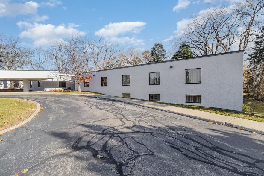 3000 E Ridge Rd, Rochester, NY à louer - Photo de l’immeuble – Image 2 sur 27