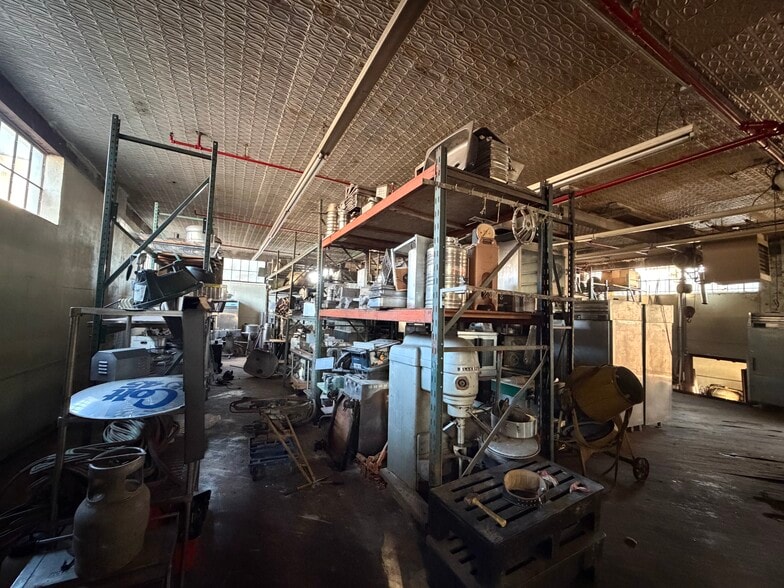 54-19 Flushing Ave, Maspeth, NY à vendre - Photo intérieure – Image 3 sur 8