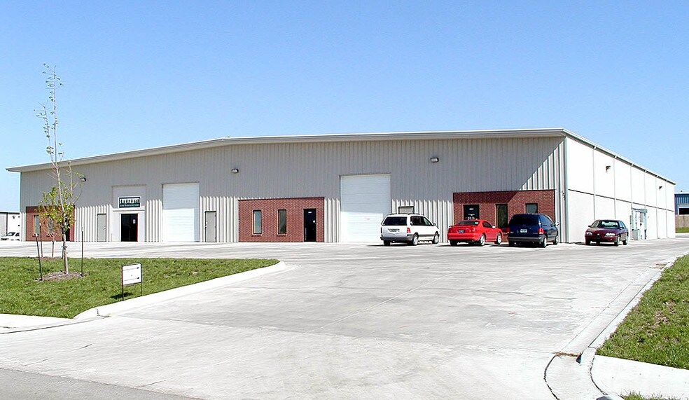 1221 SE Broadway Dr, Lee's Summit, MO à louer - Photo de l’immeuble – Image 2 sur 8