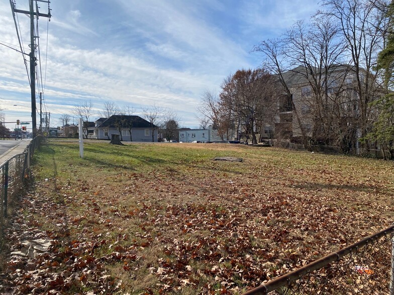 106 N Summit Ave, Gaithersburg, MD à vendre - Photo de l’immeuble – Image 3 sur 7