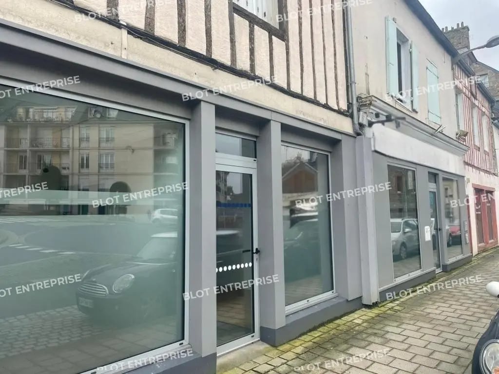 Local commercial dans Lamballe-Armor à louer Photo de l’immeuble– Image 1 sur 5