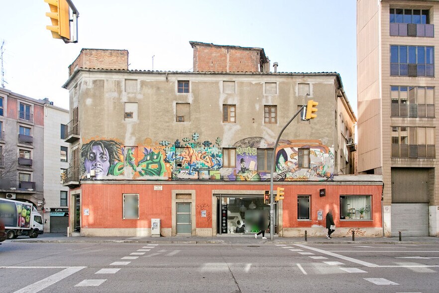 Immeuble residentiel dans Manresa, Barcelona à vendre - Photo principale – Image 1 sur 3
