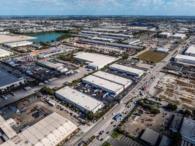 8405-8435 NW 74th St, Medley, FL à louer - Photo principale – Image 1 sur 1