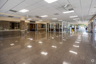 6833 Beach Blvd, Jacksonville, FL à louer Photo intérieure– Image 1 sur 6