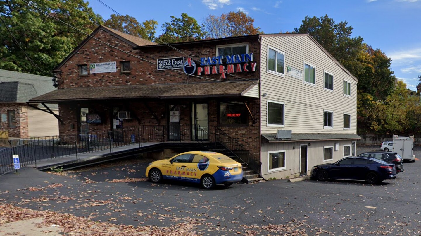 2150-2152 E. Main St, Waterbury, CT à louer Photo principale– Image 1 sur 13