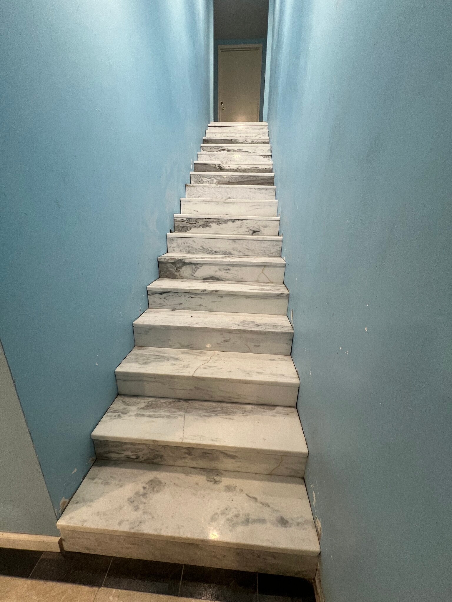 7704 W Hillsborough Ave, Tampa, FL à louer Photo intérieure– Image 1 sur 9