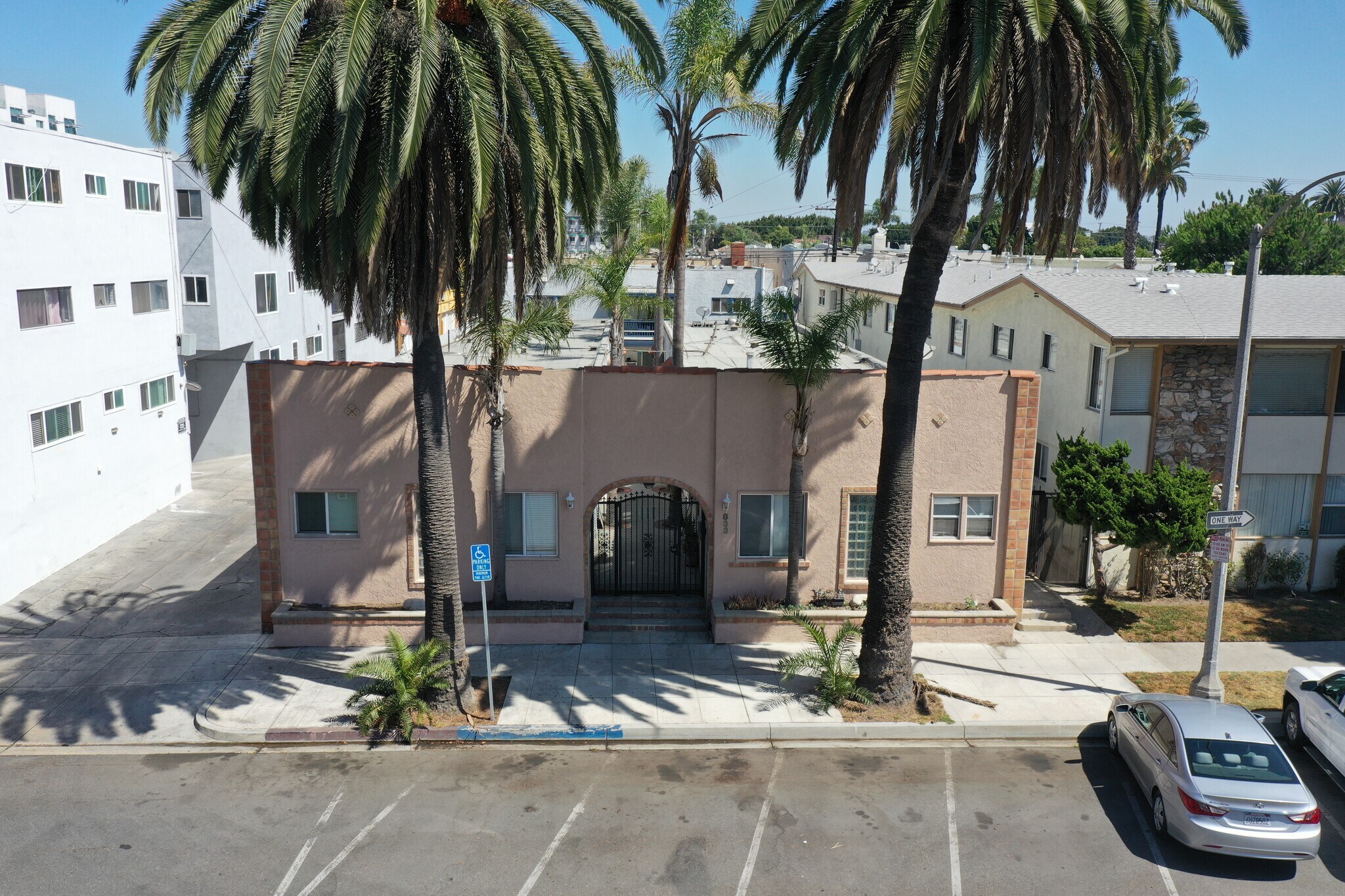 833 E 1st St, Long Beach, CA à vendre Photo de l’immeuble– Image 1 sur 12