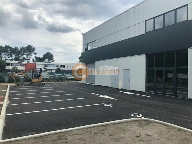 Local d’activités dans Gradignan à louer - Photo de l’immeuble – Image 2 sur 7