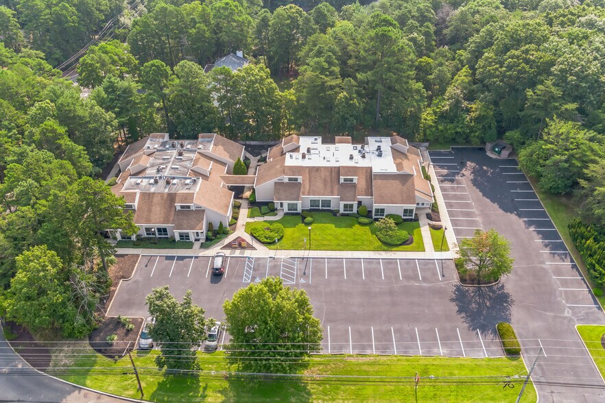Sturbridge Office Park portefeuille de 2 biens à vendre sur LoopNet.fr - Photo principale – Image 1 sur 16