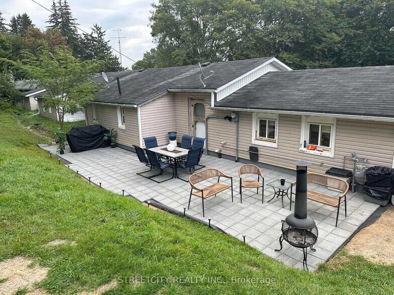 1812 Longwoods rd, Southwest Middlesex, ON à vendre - Photo de l’immeuble – Image 3 sur 16