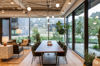 23465 Civic Center Way, Malibu, CA à louer Photo intérieure– Image 1 sur 11