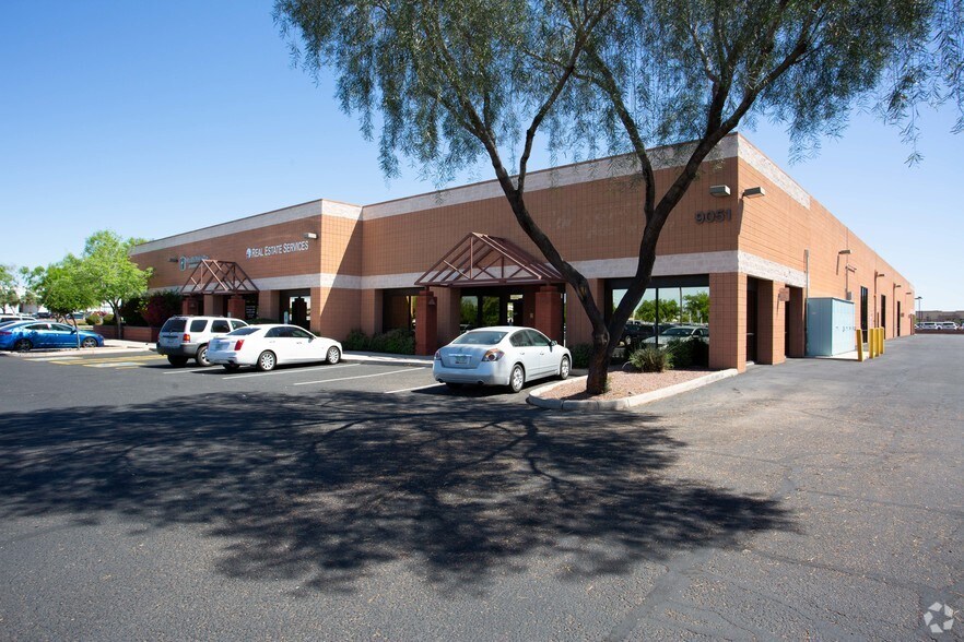 9051 W Kelton Ln, Peoria, AZ à louer - Photo de l’immeuble – Image 3 sur 5