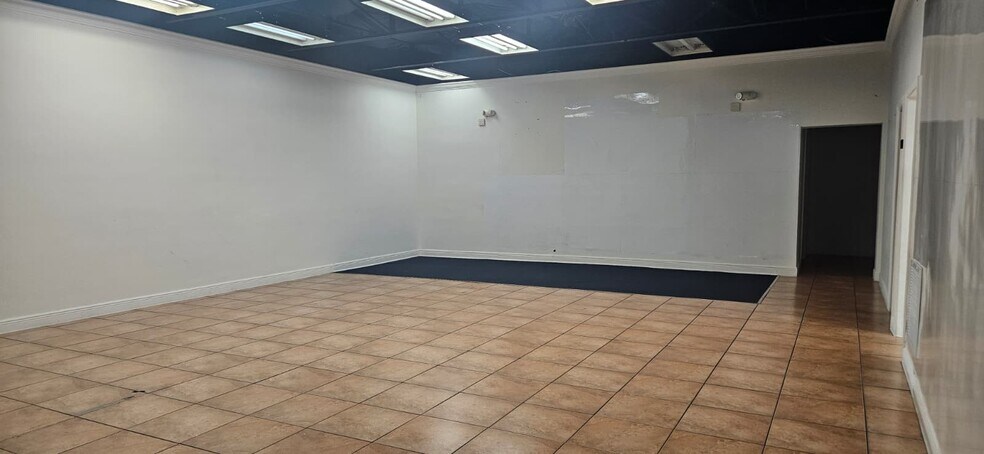 2223 NW 26th Ave, Miami, FL à louer - Photo de l’immeuble – Image 3 sur 8