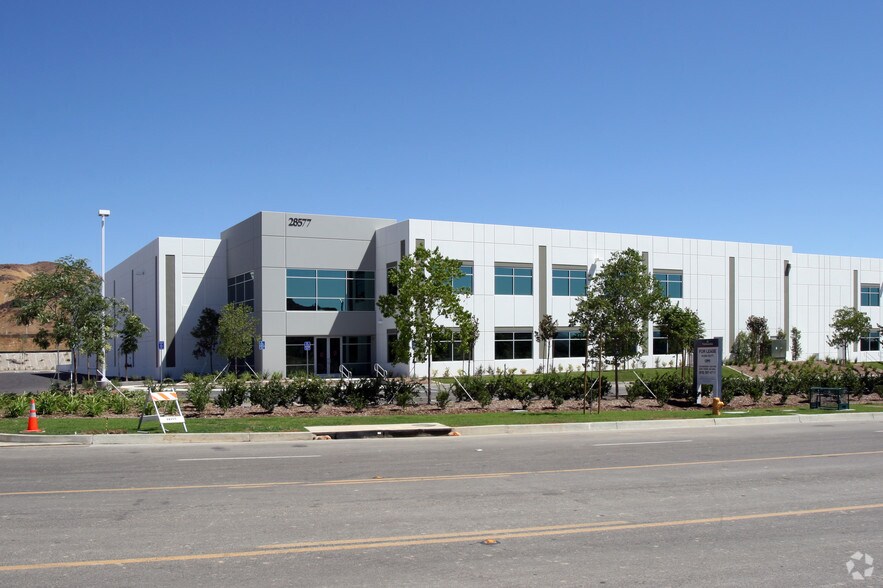28577 W Industry Dr, Valencia, CA à louer - Photo de l’immeuble – Image 3 sur 5