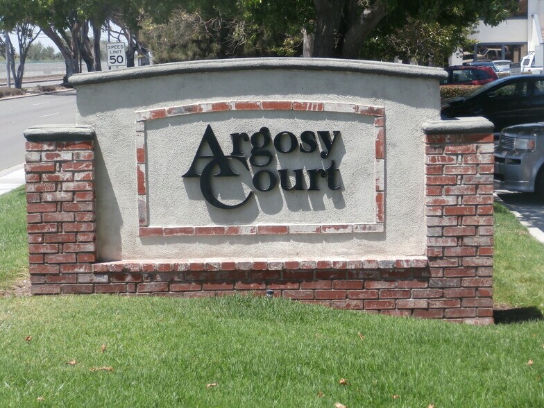 5011 Argosy Ave, Huntington Beach, CA à vendre - Photo de l’immeuble – Image 2 sur 3
