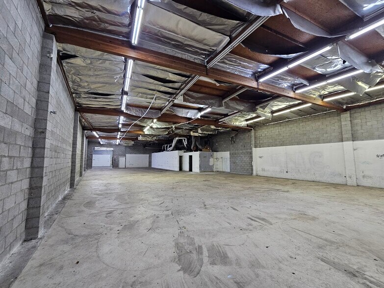 1120 E 14th Pl, Los Angeles, CA à vendre - Photo de l’immeuble – Image 3 sur 16