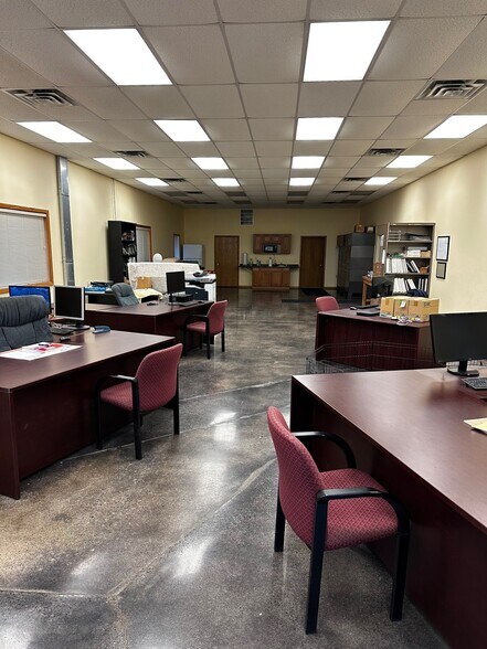6330 Industrial Dr, Eden Prairie, MN à vendre - Photo de l’immeuble – Image 2 sur 9
