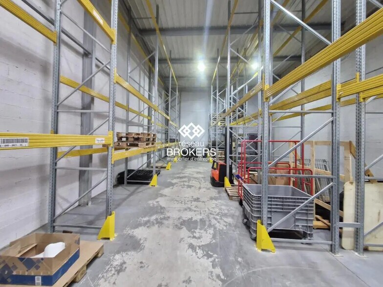 Industriel/Logistique dans Le Pin à louer - Photo de l’immeuble – Image 3 sur 5