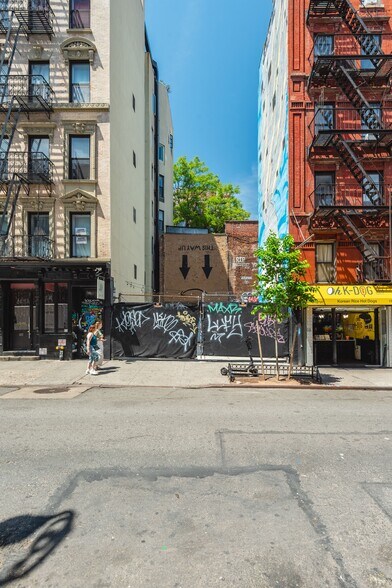 159 Ludlow St, New York, NY à vendre - Photo de l’immeuble – Image 2 sur 12