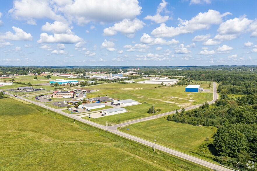 373 McCarty Ln, Jackson, OH à vendre - Photo de l’immeuble – Image 1 sur 33