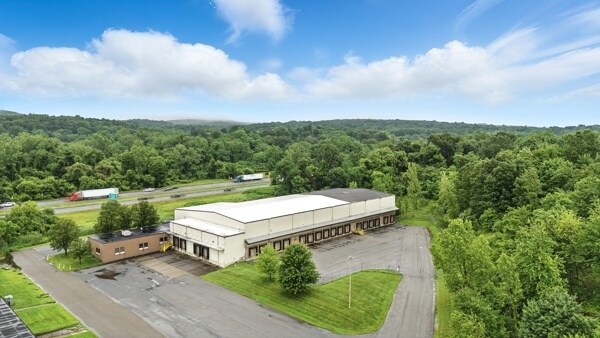 98 Scobie Dr, Newburgh, NY à louer - Photo de l’immeuble – Image 1 sur 18