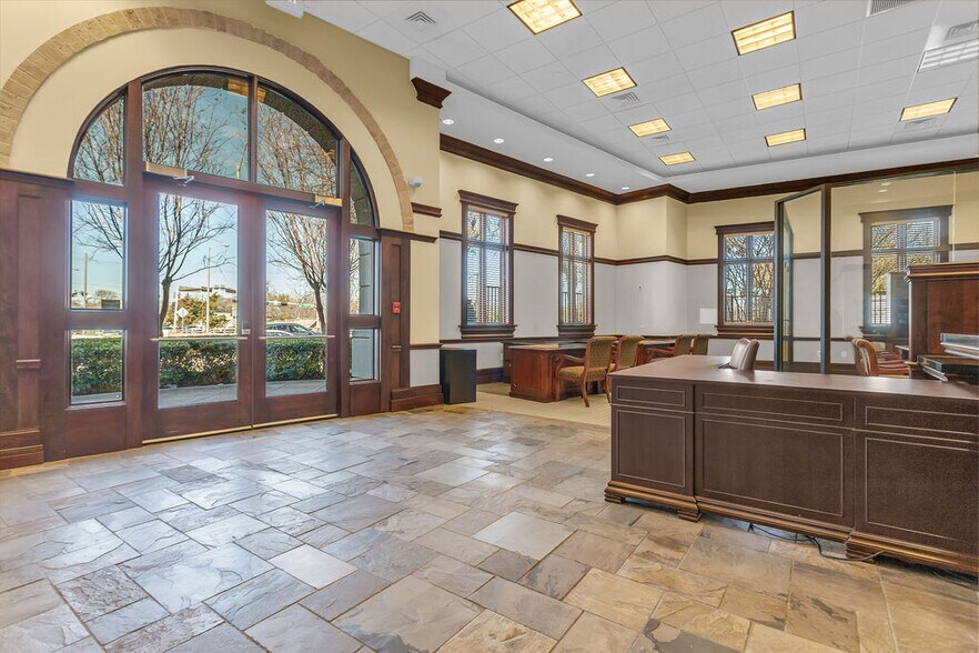 5800 W Northwest Hwy, Dallas, TX à vendre - Photo de l’immeuble – Image 3 sur 30