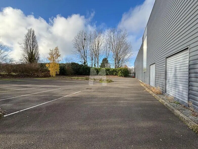 Local d’activités dans Les Ulis à louer - Photo de l’immeuble – Image 2 sur 5