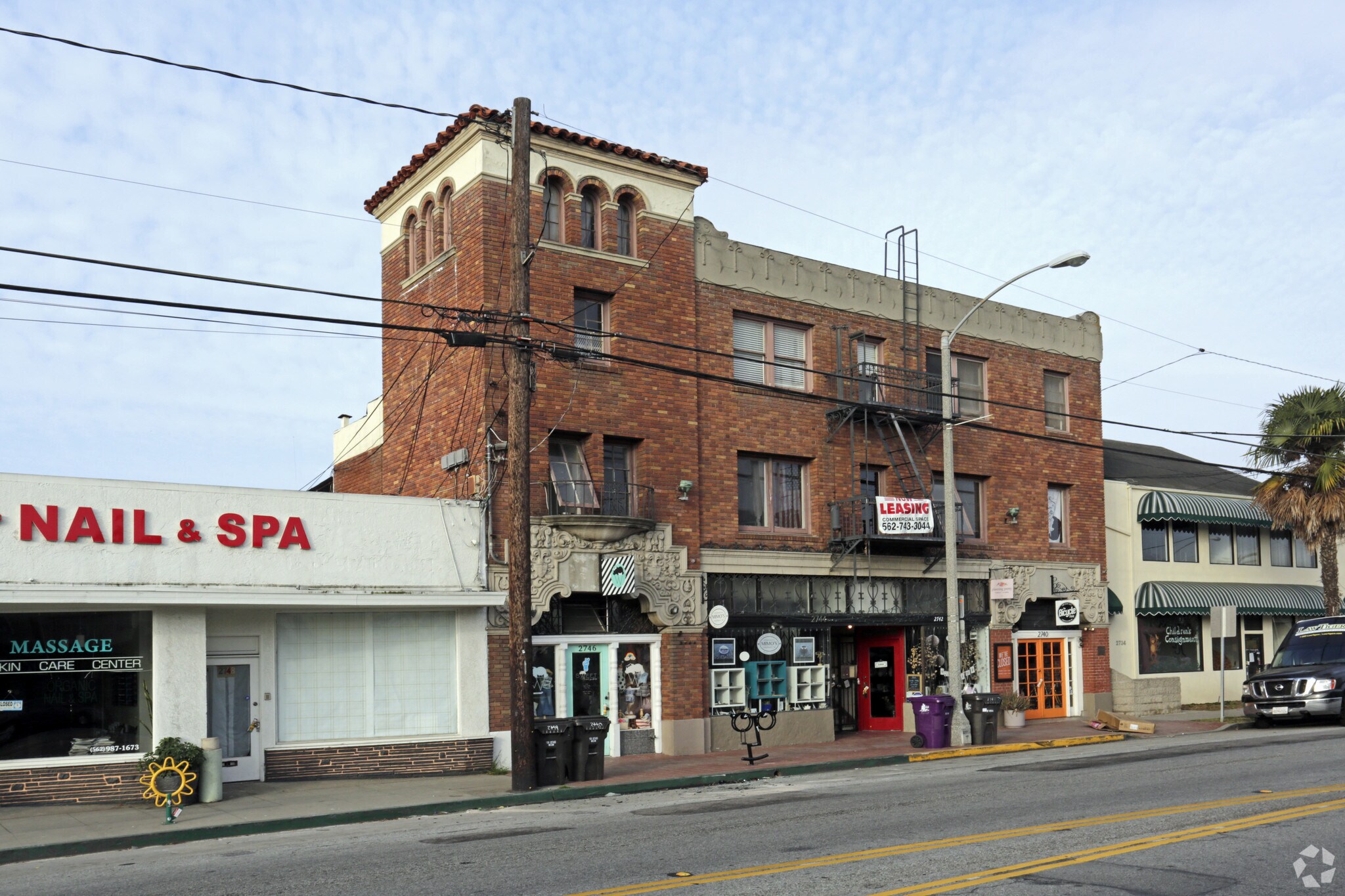 2740 E Broadway, Long Beach, CA à louer Photo principale– Image 1 sur 14