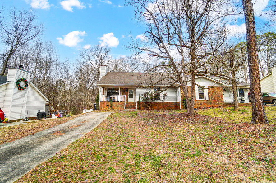 6542 Pineburr Rd, Charlotte, NC à vendre - Photo principale – Image 1 sur 1