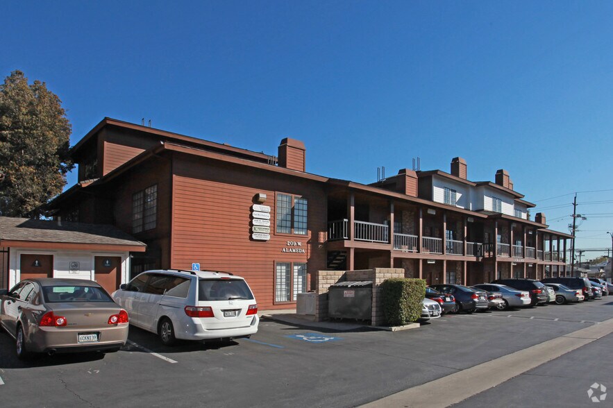 207 W Alameda Ave, Burbank, CA à louer - Photo de l’immeuble – Image 3 sur 24
