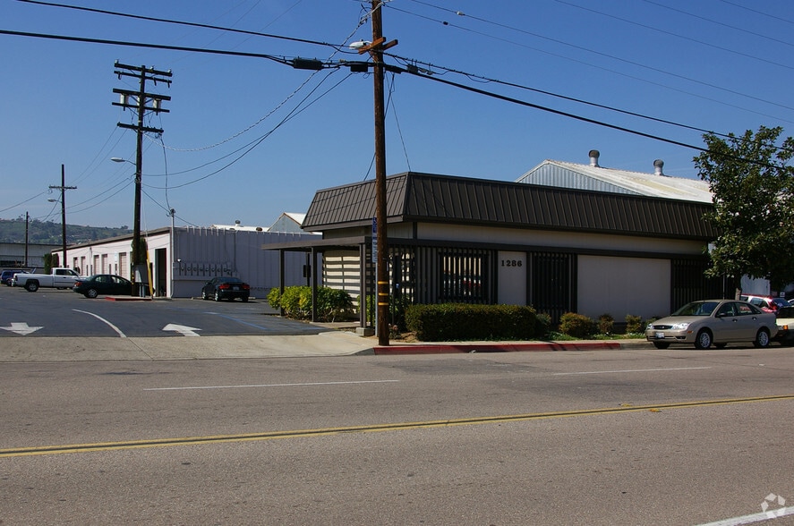 1286 Pioneer Way, El Cajon, CA à louer - Photo de l’immeuble – Image 3 sur 3