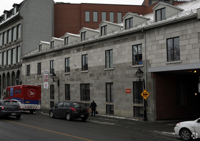 321 Rue de la Commune O, Montréal, QC à louer - Photo de l’immeuble – Image 1 sur 3