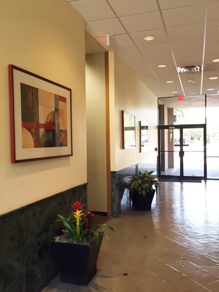 2161 NW Military Hwy, San Antonio, TX à louer - Photo intérieure – Image 2 sur 5
