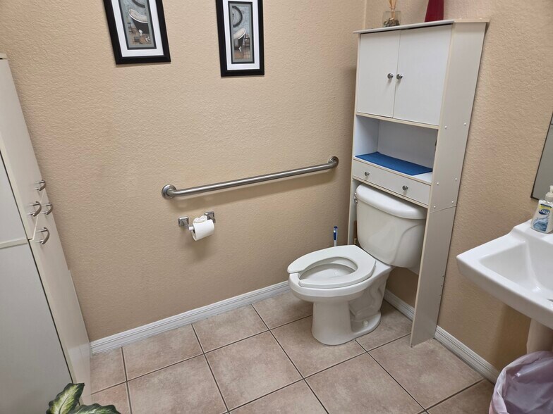 1104 SE 46th Ln, Cape Coral, FL à louer - Photo de l’immeuble – Image 3 sur 16