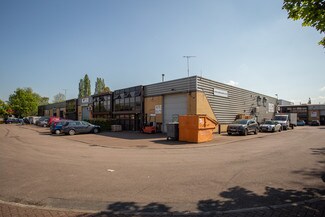 Plus de détails pour 5-12 Waterside Dr, Slough - Industriel/Logistique à louer