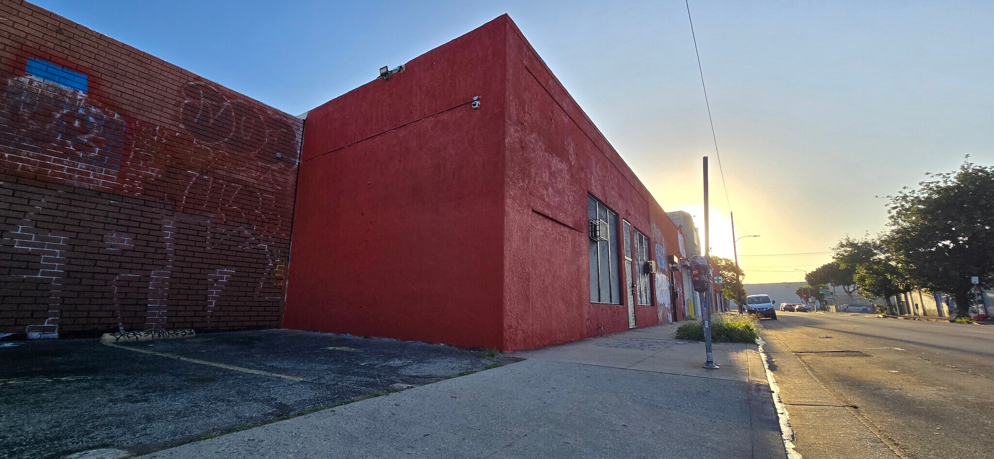 1137 E Pico Blvd, Los Angeles, CA à louer Photo principale– Image 1 sur 5