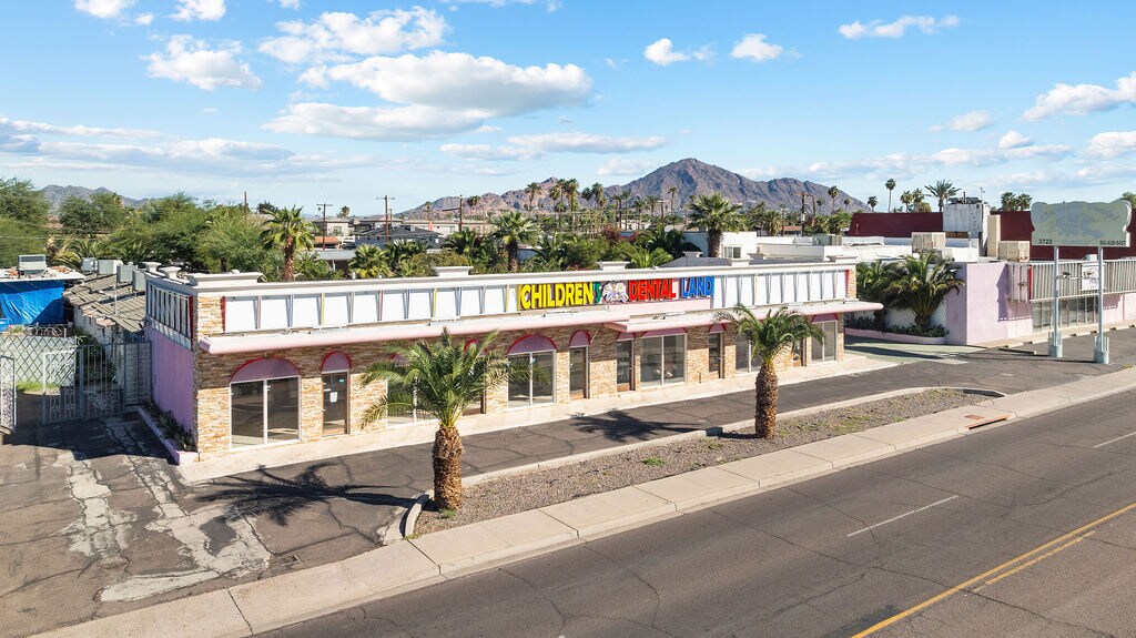 3722 E Thomas Rd, Phoenix, AZ à louer Photo principale– Image 1 sur 12