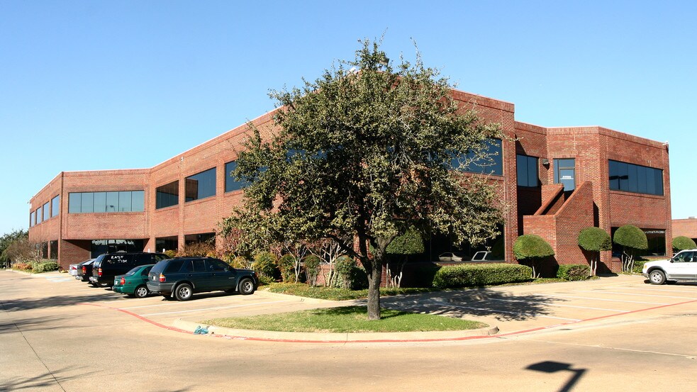 801 E Plano Pky, Plano, TX à louer - Photo de l’immeuble – Image 2 sur 10