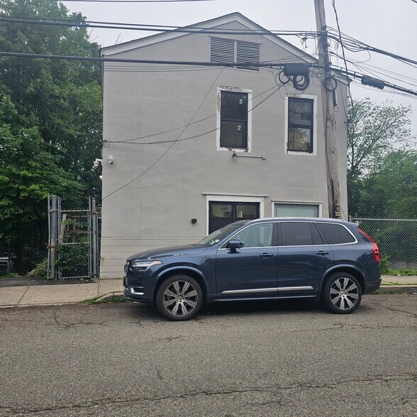 28 Lawrence St, Spring Valley, NY à louer - Photo de l’immeuble – Image 2 sur 5