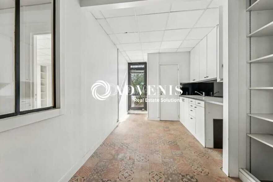 Local commercial dans Torcy à louer - Photo de l’immeuble – Image 3 sur 6