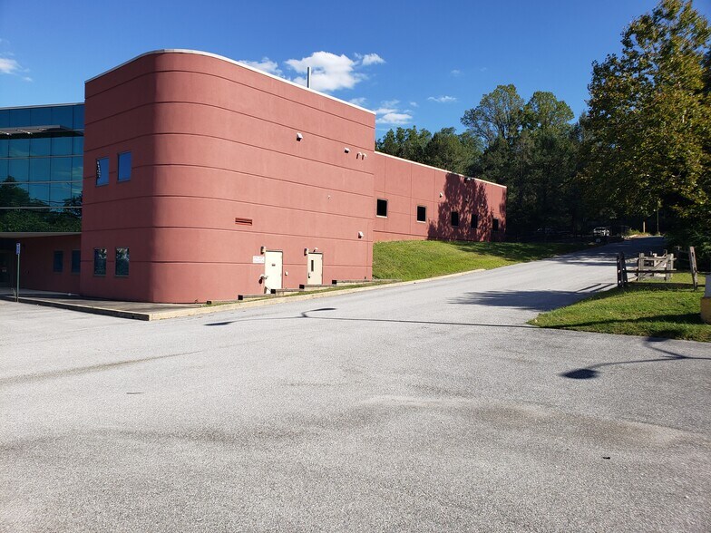 330 Lancaster Ave, Malvern, PA à vendre - Photo de l’immeuble – Image 2 sur 2