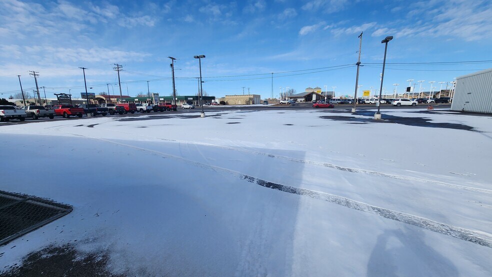 1600 E Lincoln Rd, Idaho Falls, ID à louer - Photo de l’immeuble – Image 2 sur 9