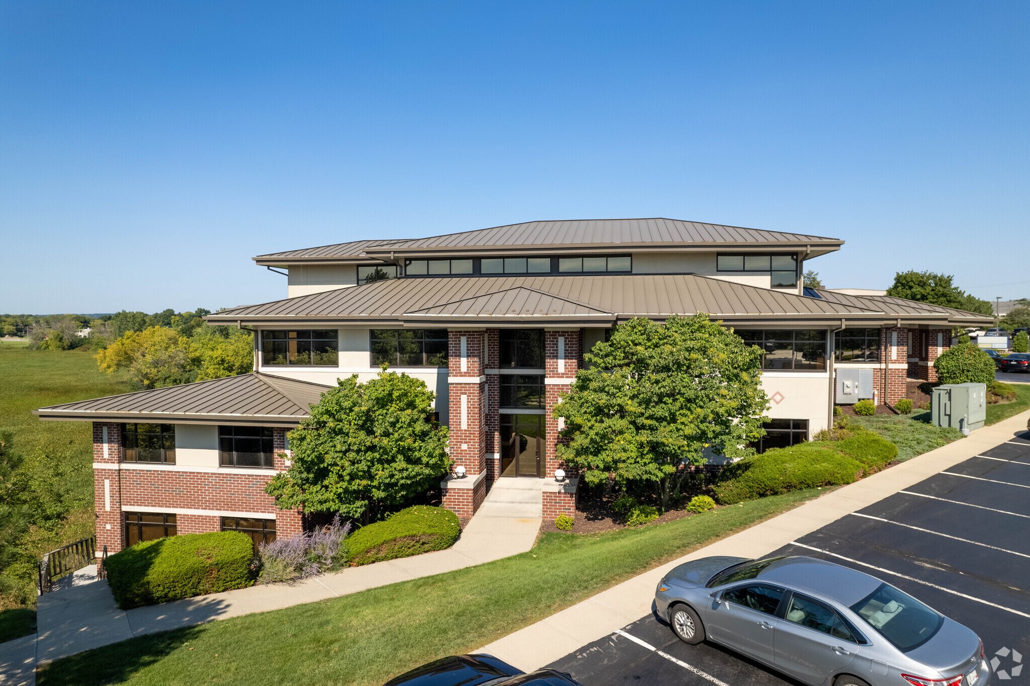 1166 Quail Ct, Pewaukee, WI à louer Photo de l’immeuble– Image 1 sur 22