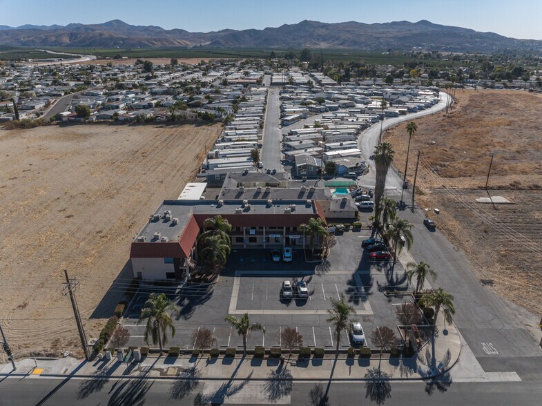 43613 Ca-74, Hemet, CA à louer - Photo de l’immeuble – Image 2 sur 11