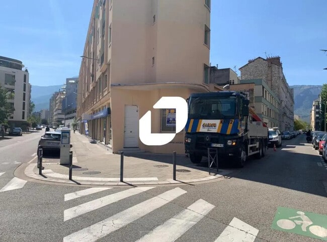 Plus de détails pour Local commercial à louer