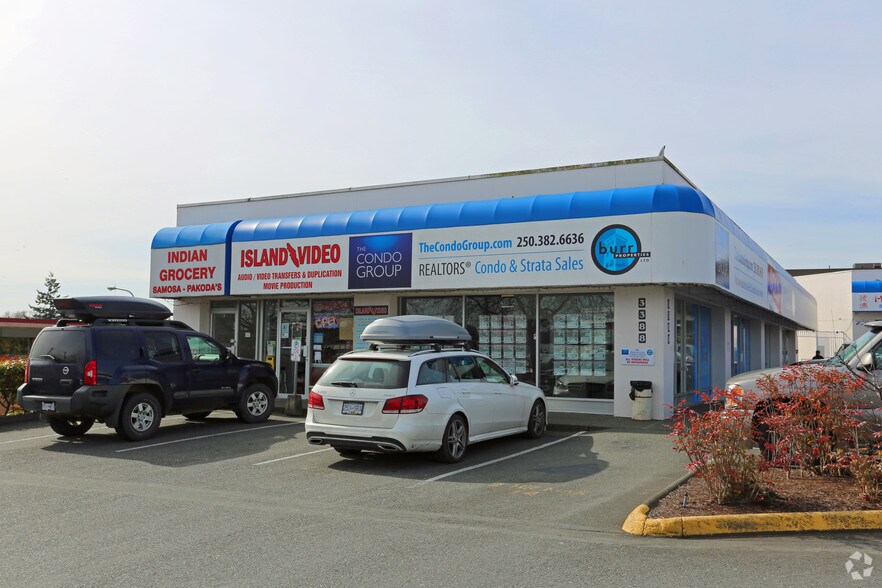 3388 Douglas St, Saanich, BC à louer - Photo principale – Image 1 sur 6