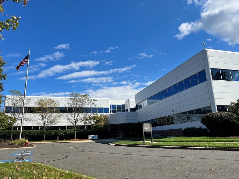 755 College Rd E, Princeton, NJ à louer - Photo de l’immeuble – Image 1 sur 7
