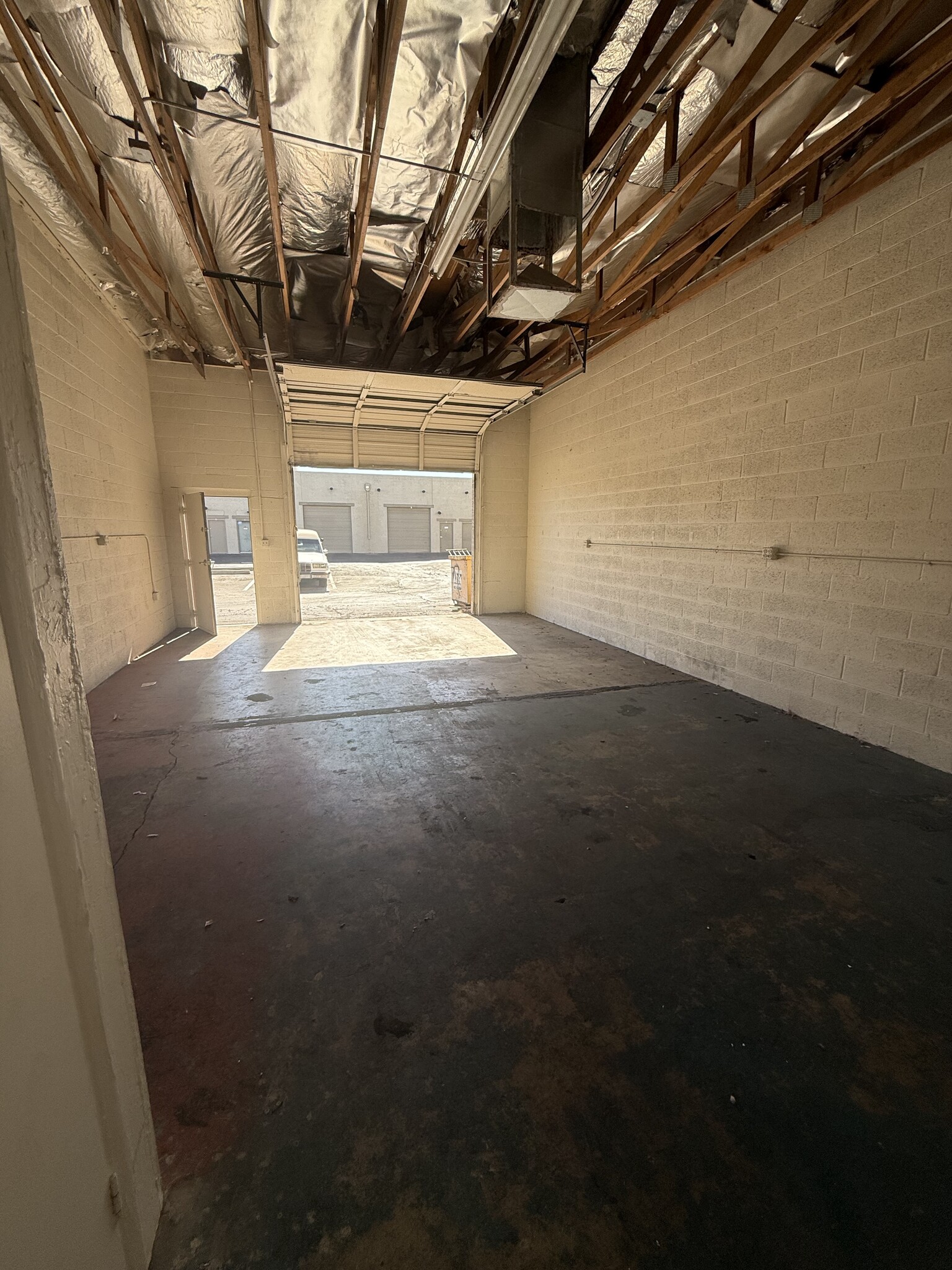2450 E Chambers St, Phoenix, AZ à louer Photo de l’immeuble– Image 1 sur 2